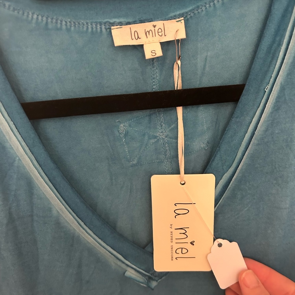 La Miel vneck tank. Pretty teal color. Size small. - Picture 3 of 3